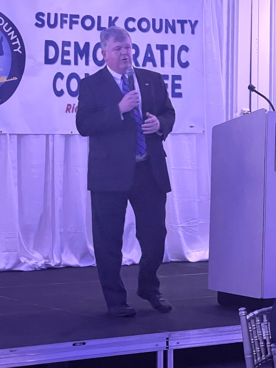 Chairman Rich Schaffer addresses the Democratic caucus as the first speaker at the Fall Dinner held to support the Suffolk County Democratic Committee at elegant Villa Lombardi’s.
